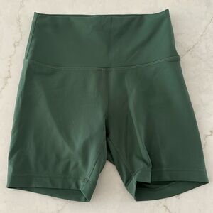 Lululemon Women's Training Wunder Train High-Rise Shorts 6